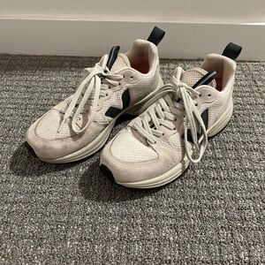 Veja Venturi Women's Cream and Navy Sneakers